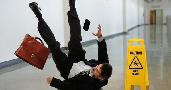 Cổ phiếu bất động sản đua nhau &quot;nằm sàn&quot; phiên cuối tuần, điều gì đang diễn ra?