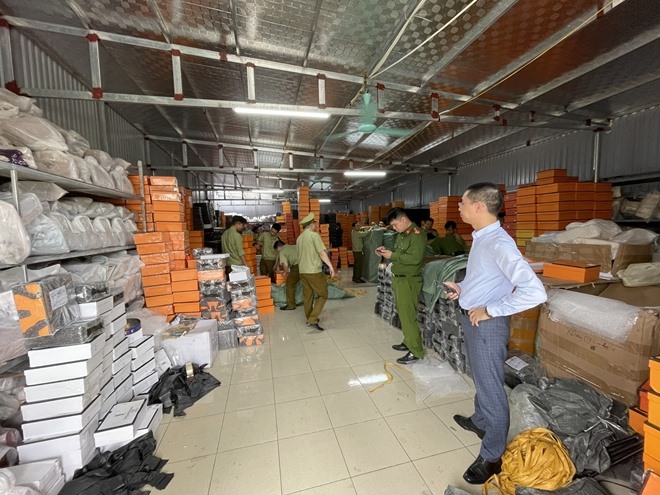 Bài 1:  Khó kiểm soát nguồn gốc hàng hóa trên các sàn thương mại điện tử