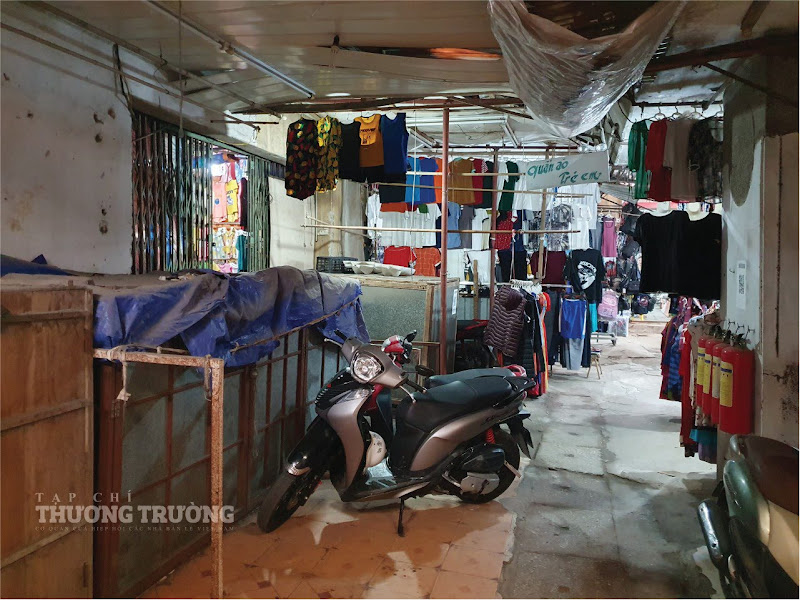 Bán lẻ trực tiếp ngày càng chật vật trước sở thích mua bán online của người dân Bán lẻ trực tiếp ngày càng chật vật trước sở thích mua bán online của người dân