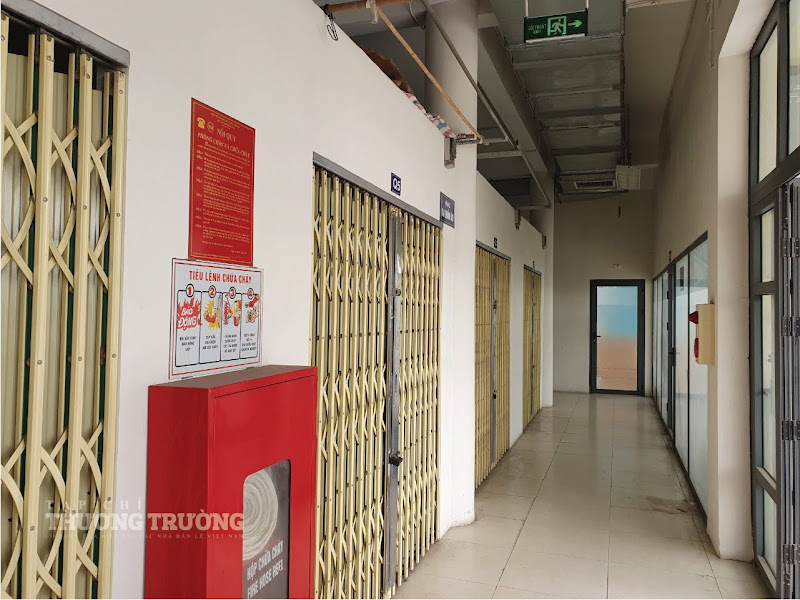 Bán lẻ trực tiếp ngày càng chật vật trước sở thích mua bán online của người dân Bán lẻ trực tiếp ngày càng chật vật trước sở thích mua bán online của người dân