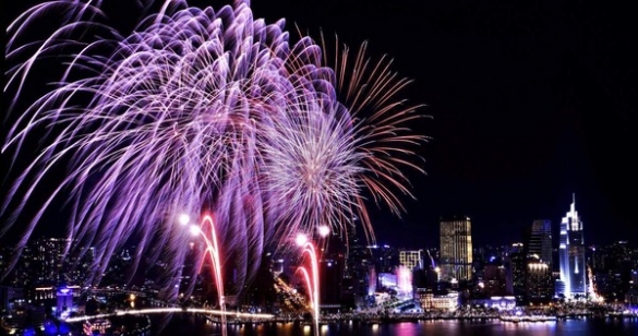 Rực rỡ 'đại tiệc' pháo hoa mừng ngày đất nước thống nhất