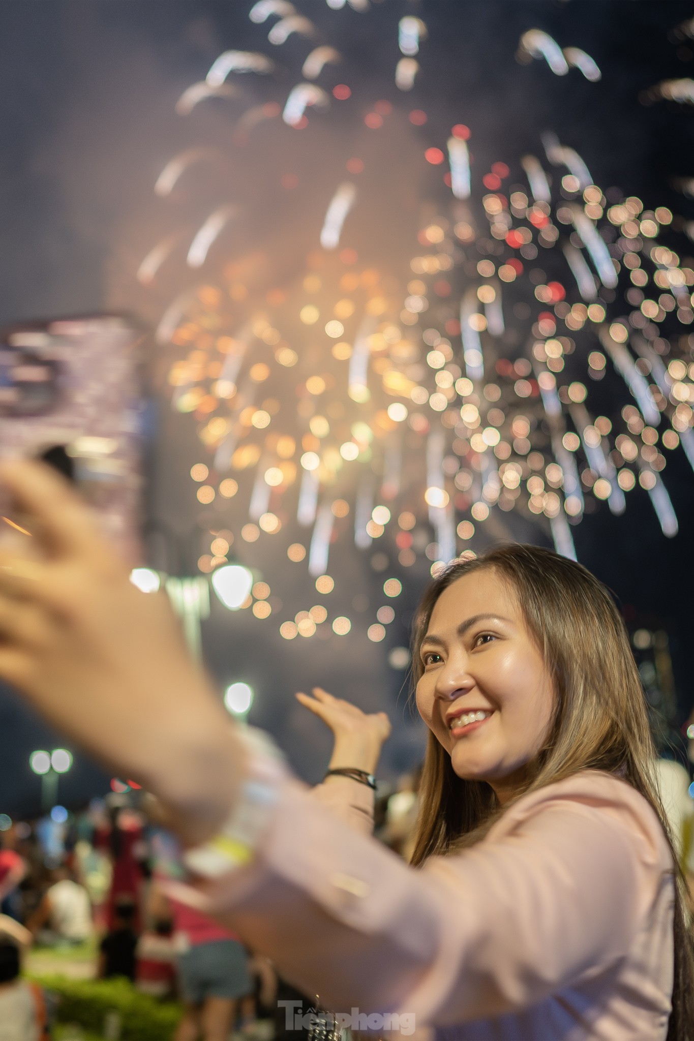 Rực rỡ 'đại tiệc' pháo hoa mừng ngày đất nước thống nhất Rực rỡ 'đại tiệc' pháo hoa mừng ngày đất nước thống nhất ảnh 18