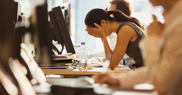 Cơn bĩ cực của kỹ sư công nghệ mới ra trường: Nhận lương bằng cổ phiếu, sống giàu sang để rồi khóc ròng khi thị trường chứng khoán lao dốc