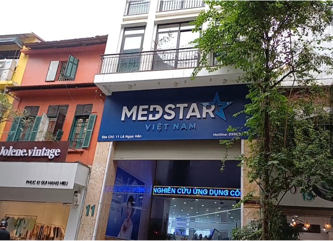 Phòng khám da liễu Medstar, có địa chỉ tại số 11, Lê Ngọc Hân, phường Phạm Đình Hổ, Hoàn Kiếm, Hà Nội.