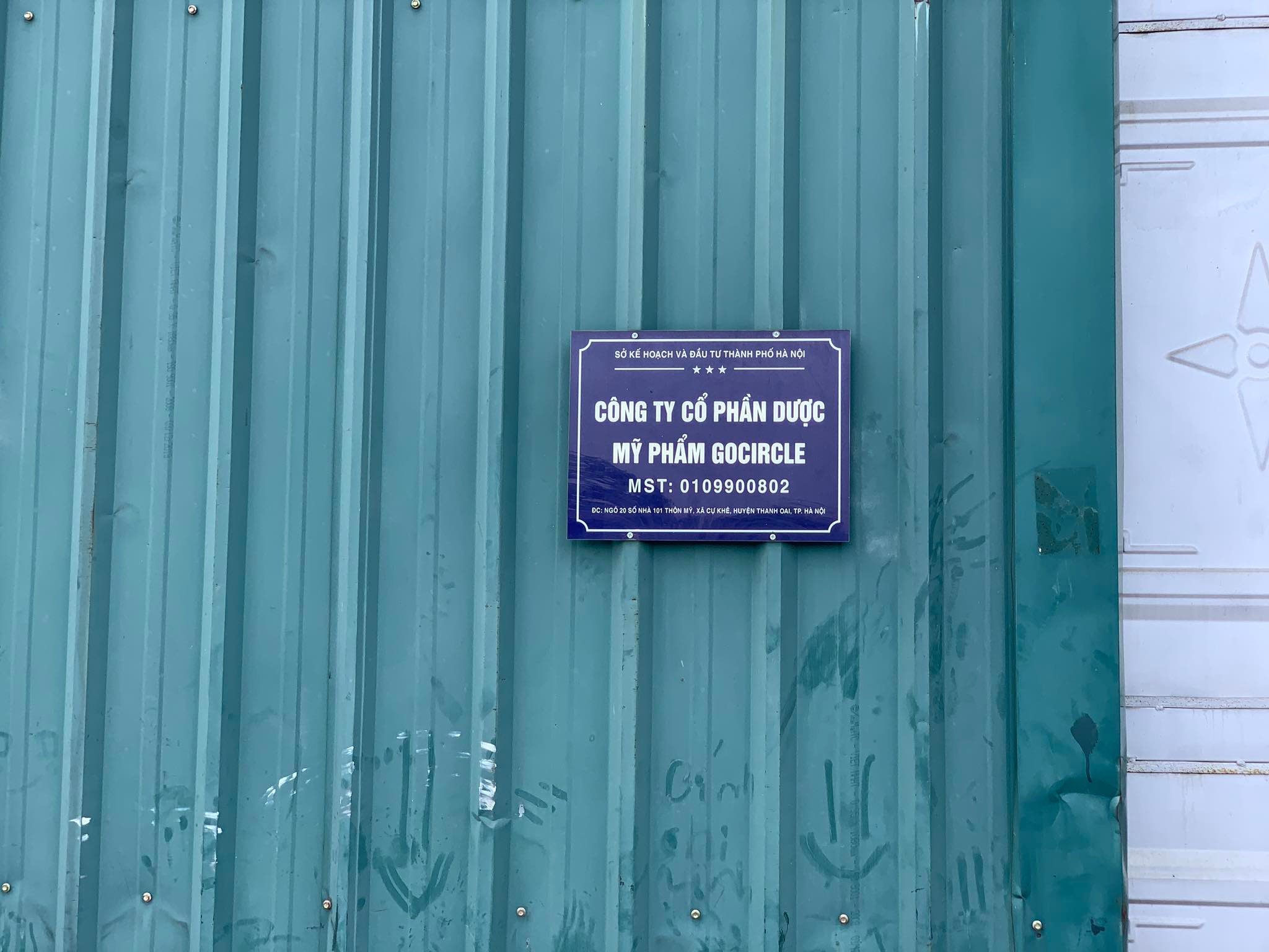 Vaseline Vitamin E - Lọ 50g kém chất lượng bị thu hồi tại Nhà thuốc Long Châu: Nhà sản xuất và phân phối "biến mất"? Vaseline Vitamin E - Lọ 50g kém chất lượng bị thu hồi tại Nhà thuốc Long Châu: Nhà sản xuất và phân phối "biến mất"?