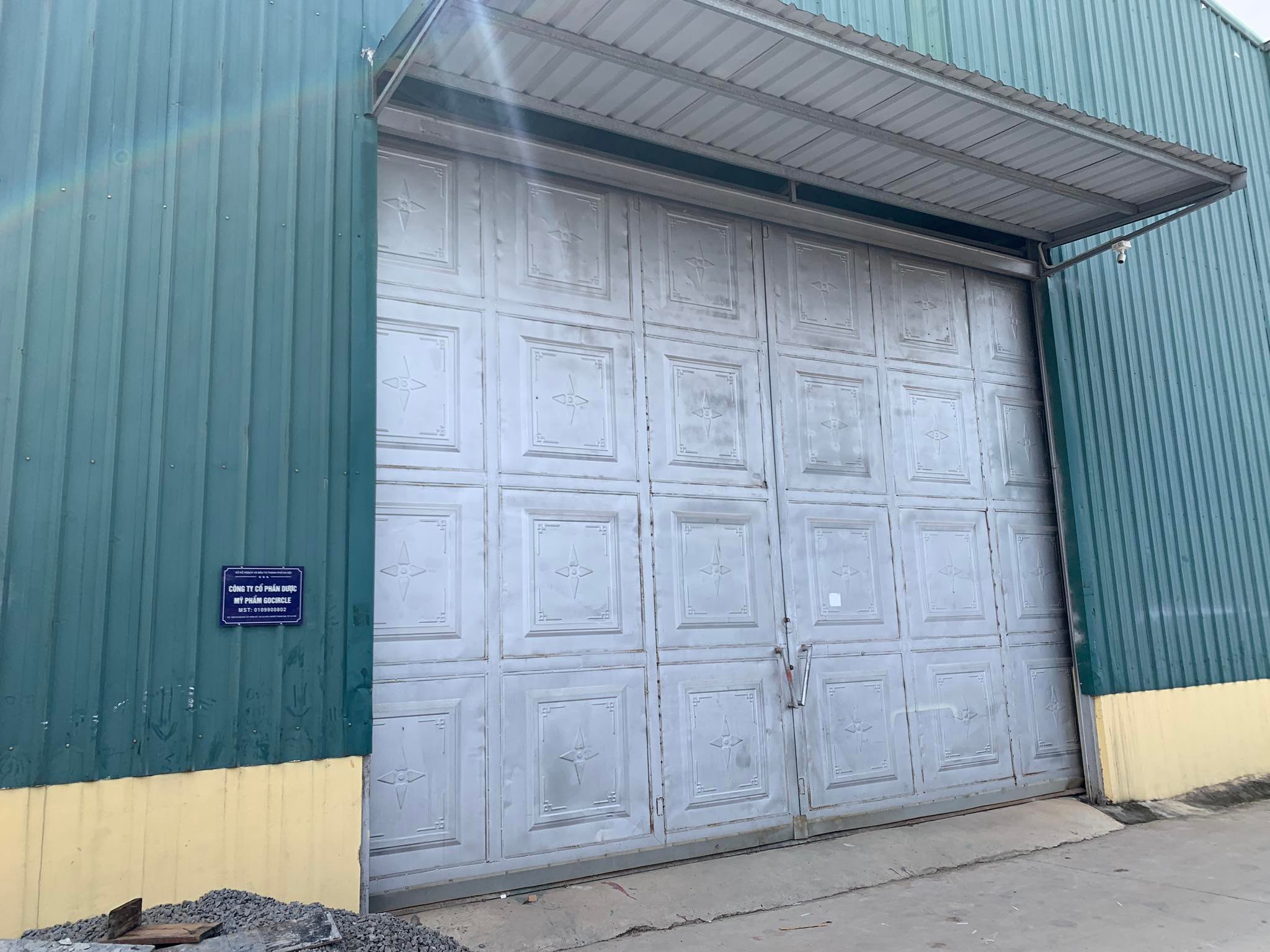 Vaseline Vitamin E - Lọ 50g kém chất lượng bị thu hồi tại Nhà thuốc Long Châu: Nhà sản xuất và phân phối "biến mất"? Vaseline Vitamin E - Lọ 50g kém chất lượng bị thu hồi tại Nhà thuốc Long Châu: Nhà sản xuất và phân phối "biến mất"?