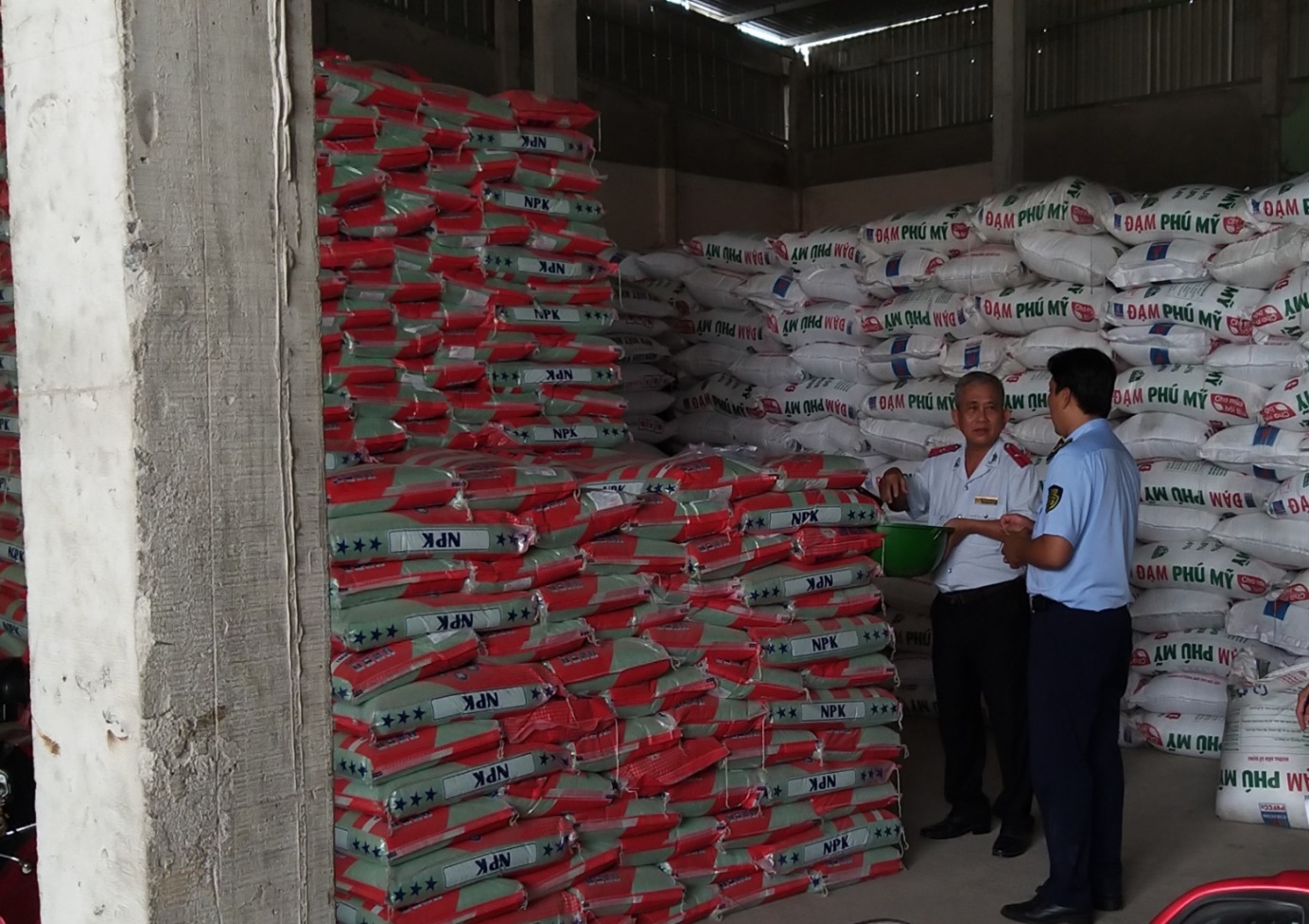 Tiền Giang: Phát hiện cơ sở kinh doanh 18 tấn phân bón vi phạm nhãn mác hàng hóa