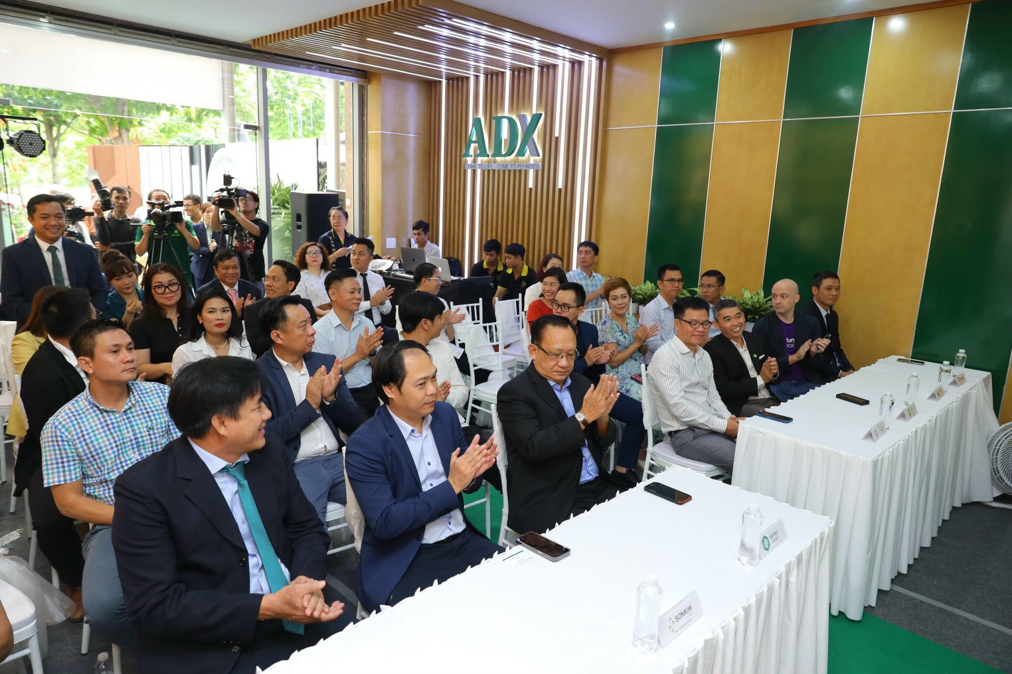 ADX Group bắt tay các doanh nghiệp thúc đẩy sử dụng vật liệu &amp;quot;xanh&amp;quot; - Ảnh 1.