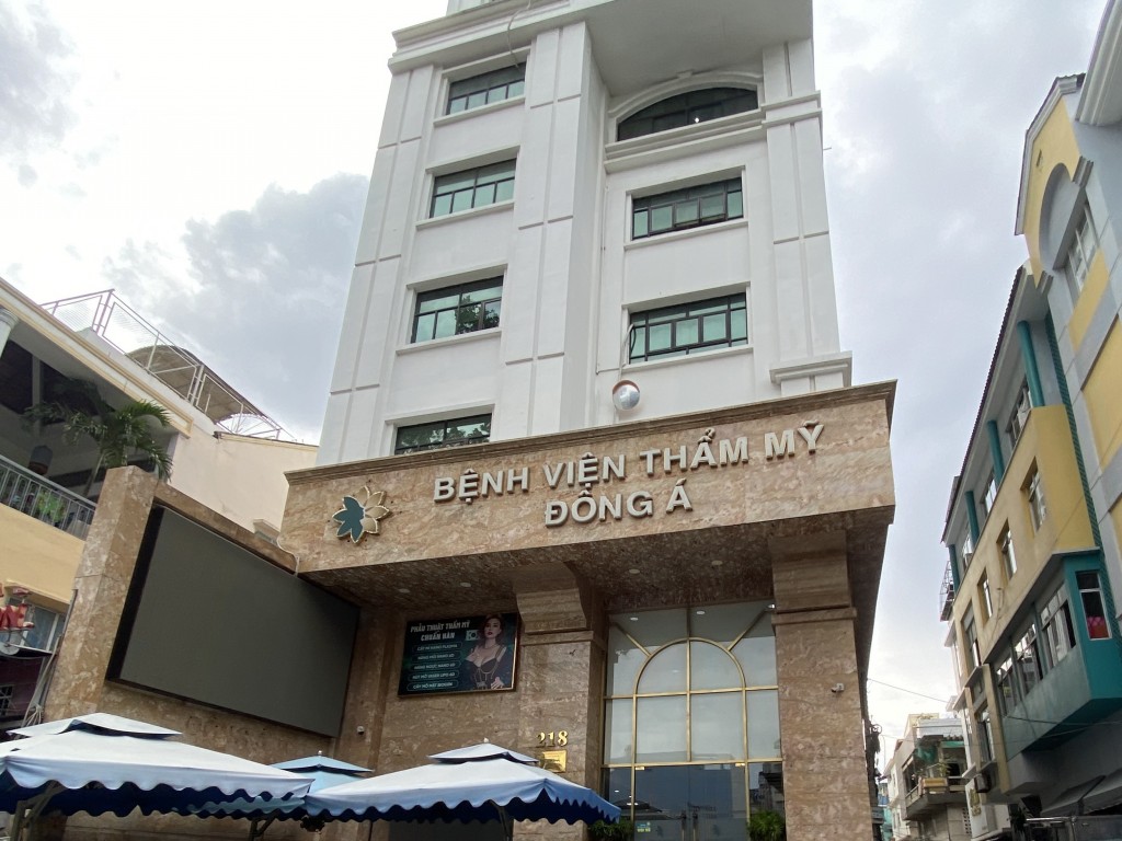 Sở Y tế TP.HCM thông tin về bệnh nhân nguy kịch sau hút mỡ ở Bệnh viện thẩm mỹ Đông Á Sở Y tế TP.HCM thông tin về bệnh nhân nguy kịch sau hút mỡ ở Bệnh viện thẩm mỹ Đông Á