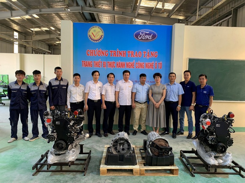 Ford Việt Nam trao tặng động cơ, hộp số, tích cực đóng góp vào phát triển giáo dục bền vững tại Việt Nam
