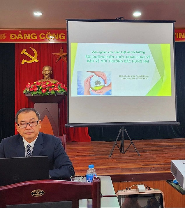 Bồi dưỡng kiến thức pháp luật về bảo vệ môi trường cho cán bộ, nhân viên Bồi dưỡng kiến thức pháp luật về bảo vệ môi trường cho cán bộ, nhân viên