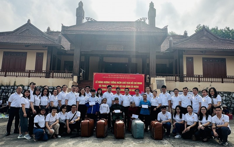 Hành trình về nguồn: Chi bộ Lớp K74 A15 Hành trình về nguồn: Chi bộ Lớp K74 A15