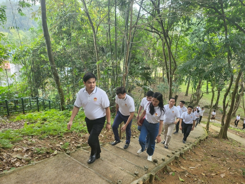 Hành trình về nguồn: Chi bộ Lớp K74 A15 Hành trình về nguồn: Chi bộ Lớp K74 A15