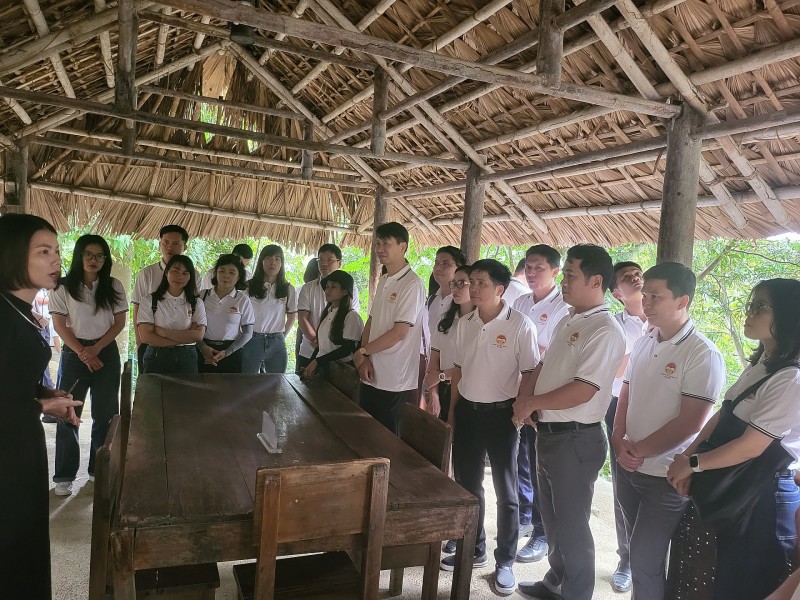 Hành trình về nguồn: Chi bộ Lớp K74 A15 Hành trình về nguồn: Chi bộ Lớp K74 A15