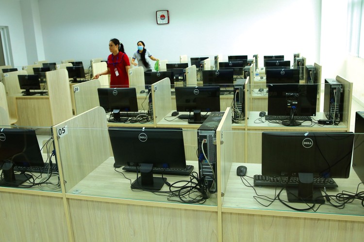 Phá rào cản “nhân sự chủ chốt” trong đấu thầu Nhiều bên mời thầu khi mời thầu mua sắm thiết bị, hàng hóa đã bỏ hoàn toàn yêu cầu về nhân sự chủ chốt. Ảnh: Lê Tiên