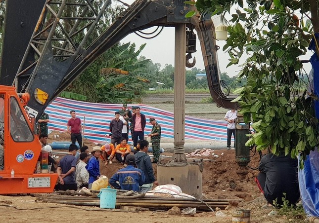 Thủ tướng chỉ đạo 'n&oacute;ng' vụ giải cứu b&eacute; trai 10 tuổi rơi xuống hố b&ecirc; t&ocirc;ng ảnh 1