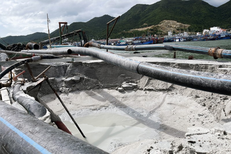 Vụ xử phạt sà lan ở Nha Trang: Tịch thu phương tiện là quá nặng? Vụ xử phạt sà lan ở Nha Trang: Tịch thu phương tiện là quá nặng?