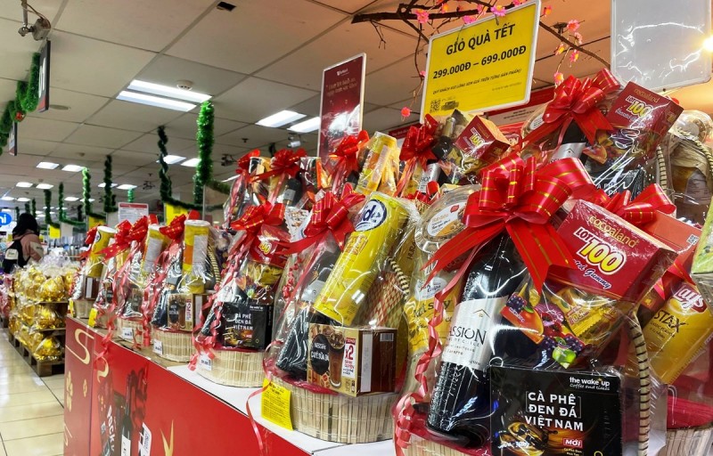 Vì sao giỏ quà Tết 2023 giá tầm trung được ưa chuộng? Vì sao giỏ quà Tết 2023 giá tầm trung được ưa chuộng?