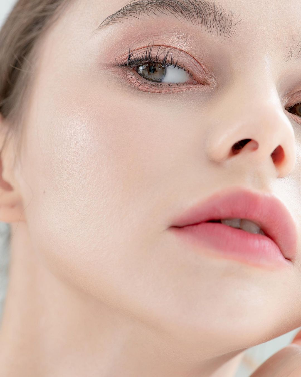 Phong cách trang điểm thanh lịch cho những buổi hẹn cuối năm Phong cách trang điểm thanh lịch cho những buổi hẹn cuối năm