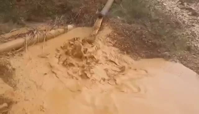 Nghệ An: Phạt 420 triệu đồng 2 mỏ quặng thiếc xả thải trực tiếp ra môi trường Nghệ An: Phạt 420 triệu đồng 2 mỏ quặng thiếc xả thải trực tiếp ra môi trường