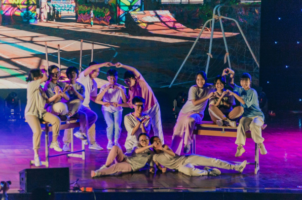 Mãn nhãn với những tiết mục nghệ thuật xuất sắc tại Ams’ Got Talent Mãn nhãn với những tiết mục nghệ thuật xuất sắc tại Ams’ Got Talent