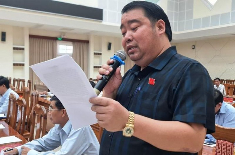 Ông Nguyễn Viết Dũng - người đánh nữ nhân viên sân golf bị phạt 6,5 triệu đồng Ông Nguyễn Viết Dũng - người đánh nữ nhân viên sân golf bị phạt 6,5 triệu đồng