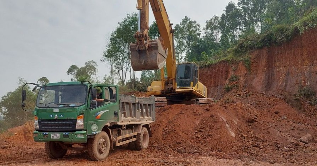 Việt Yên, Bắc Giang: Giấy phép hết hạn, mỏ đất vẫn có dấu hiệu khai thác ồ ạt Việt Yên, Bắc Giang: Giấy phép hết hạn, mỏ đất vẫn có dấu hiệu khai thác ồ ạt