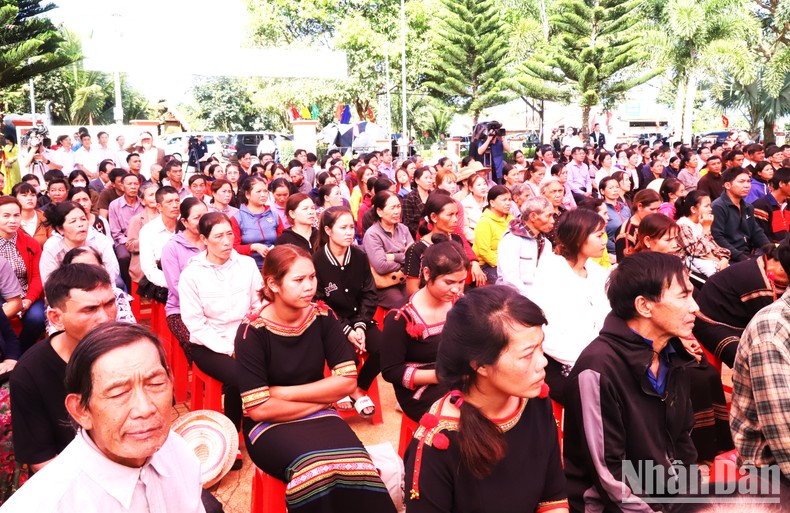 [Ảnh] Chủ tịch nước Nguyễn Xuân Phúc thăm, chúc Tết, tặng quà tại Đắk Lắk ảnh 7