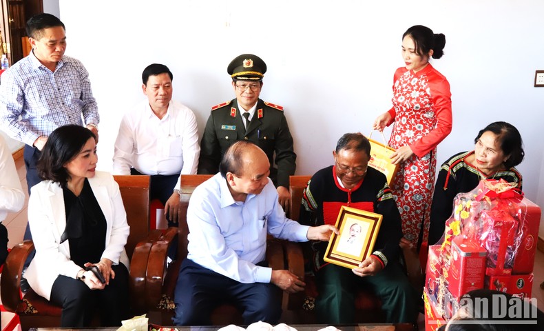 [Ảnh] Chủ tịch nước Nguyễn Xuân Phúc thăm, chúc Tết, tặng quà tại Đắk Lắk ảnh 10