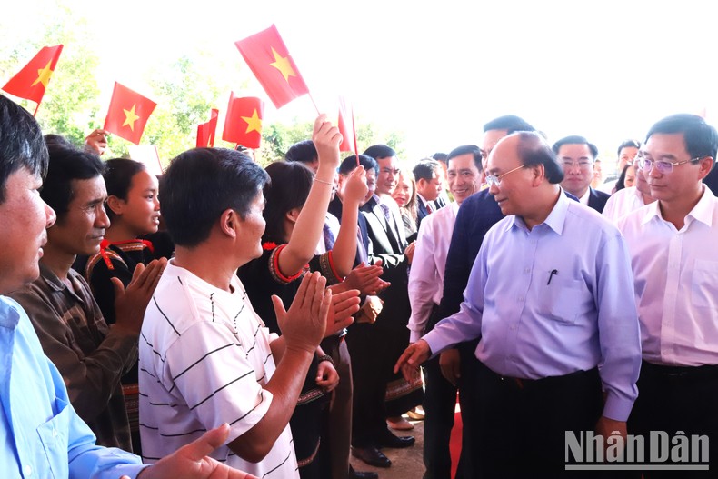 [Ảnh] Chủ tịch nước Nguyễn Xuân Phúc thăm, chúc Tết, tặng quà tại Đắk Lắk ảnh 11