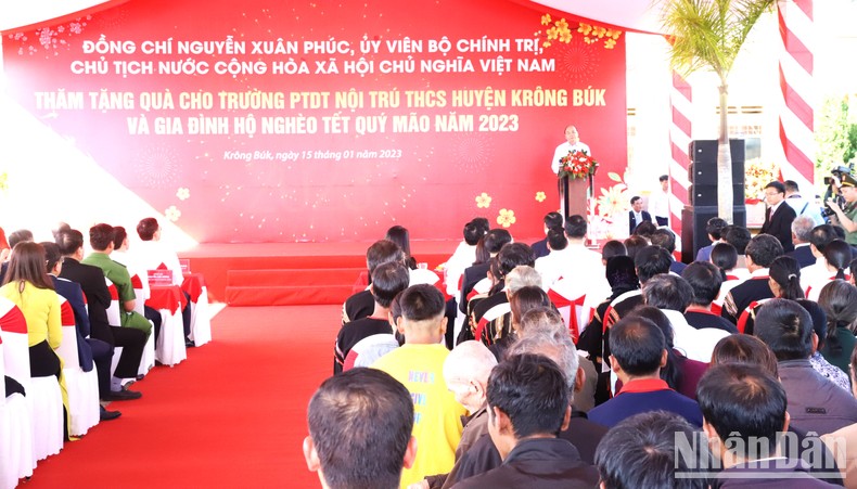 [Ảnh] Chủ tịch nước Nguyễn Xuân Phúc thăm, chúc Tết, tặng quà tại Đắk Lắk ảnh 12