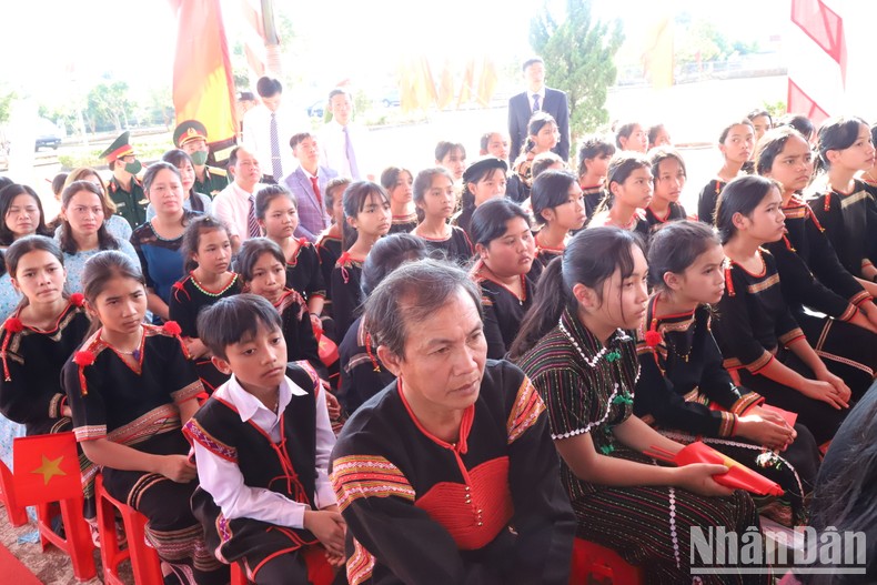 [Ảnh] Chủ tịch nước Nguyễn Xuân Phúc thăm, chúc Tết, tặng quà tại Đắk Lắk ảnh 13