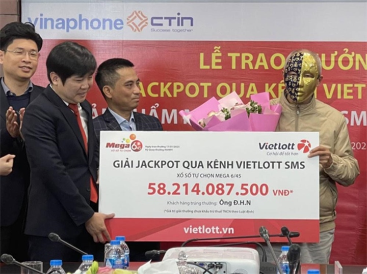 Cán bộ về hưu trúng độc đắc Vietlott hơn 58 tỷ đồng - 1