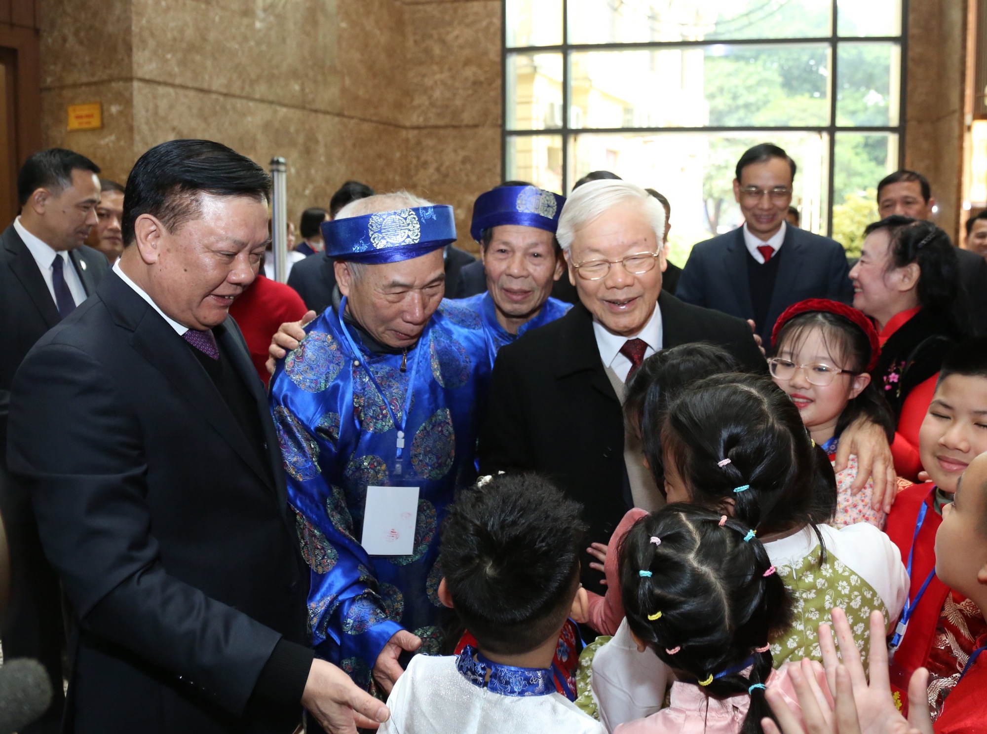 Tổng Bí thư Nguyễn Phú Trọng đến thăm, chúc Tết Đảng bộ, Chính quyền và Nhân dân Thủ đô - Ảnh 2.