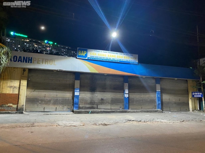 Sát ngày điều chỉnh giá, nhiều cây xăng ở Hà Nội cắm biển báo hết xăng Sát ngày điều chỉnh giá, nhiều cây xăng ở Hà Nội cắm biển báo hết xăng - 3