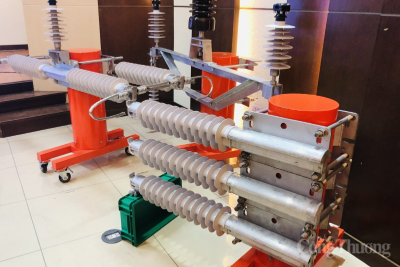Giới thiệu xà đỡ cách điện và một số thiết bị điện khác của Công ty Cổ phần Vina Electric