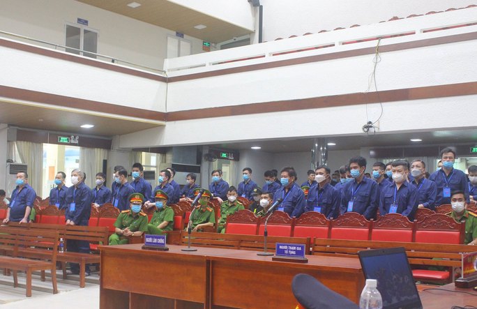 Vụ án buôn lậu gần 200 triệu lít xăng: Bất ngờ từ lời khai của các bị cáo - Ảnh 1. Vụ án buôn lậu gần 200 triệu lít xăng: Bất ngờ từ lời khai của các bị cáo - Ảnh 1.