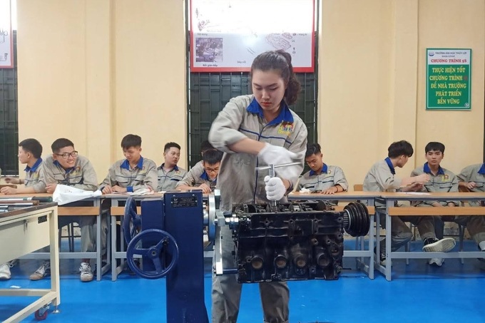 Bóng hồng duy nhất trong lớp học Kỹ thuật ô tô - 3 Bóng hồng duy nhất trong lớp học Kỹ thuật ô tô - 3