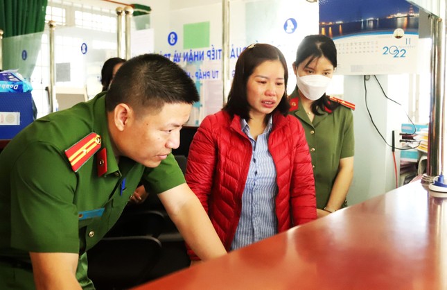 Bắt nữ cán bộ địa chính chiếm đoạt 1,3 tỷ đồng Bắt nữ cán bộ địa chính chiếm đoạt 1,3 tỷ đồng ảnh 1