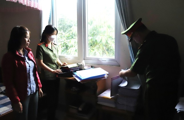 Bắt nữ cán bộ địa chính chiếm đoạt 1,3 tỷ đồng Bắt nữ cán bộ địa chính chiếm đoạt 1,3 tỷ đồng ảnh 2