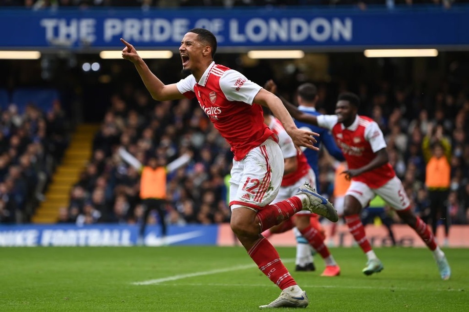 Thắng Chelsea, Arsenal đòi lại ngôi đầu bảng từ tay Man City