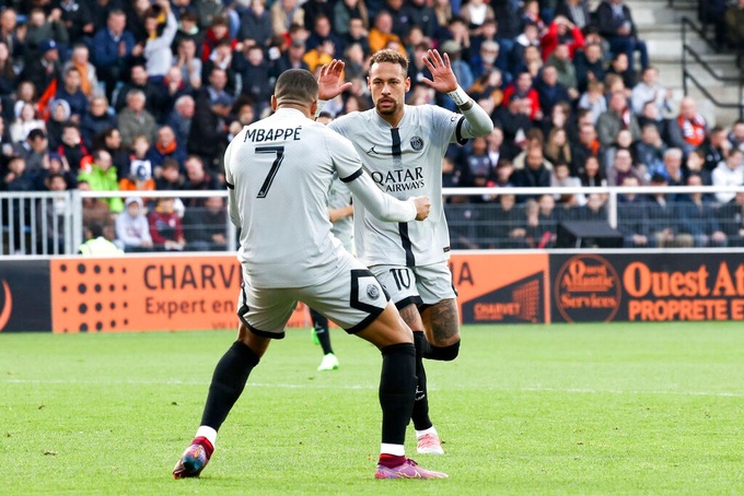 Vắng Messi, Neymar tỏa sáng giúp PSG xây chắc ngôi đầu bảng Ligue 1 - 2 Vắng Messi, Neymar tỏa sáng giúp PSG xây chắc ngôi đầu bảng Ligue 1 - 2
