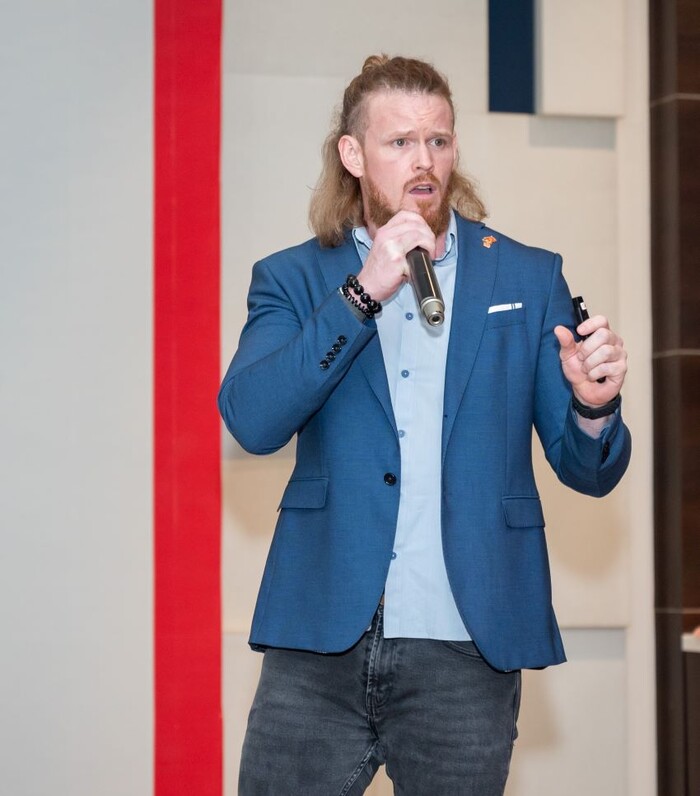 Động thái của chồng hợp pháp Elly Trần trên mạng xã hội sau khi bị tố ngoại tình Động thái của chồng hợp pháp Elly Trần trên mạng xã hội sau khi bị tố ngoại tình Ảnh 2