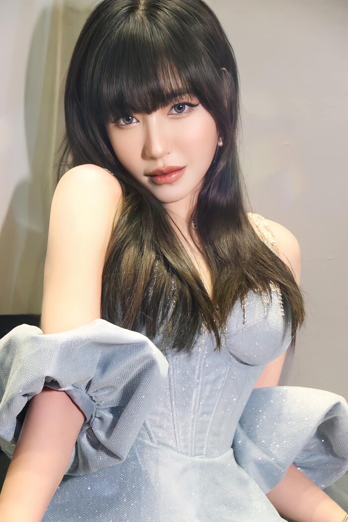 Động thái của chồng hợp pháp Elly Trần trên mạng xã hội sau khi bị tố ngoại tình Động thái của chồng hợp pháp Elly Trần trên mạng xã hội sau khi bị tố ngoại tình Ảnh 3