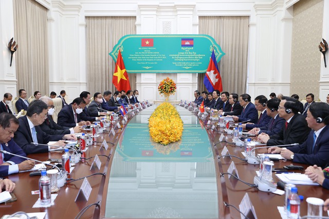 Thủ tướng Phạm Minh Chính thăm Campuchia: Việt Nam - Campuchia ký 11 văn kiện hợp tác - Ảnh 1.