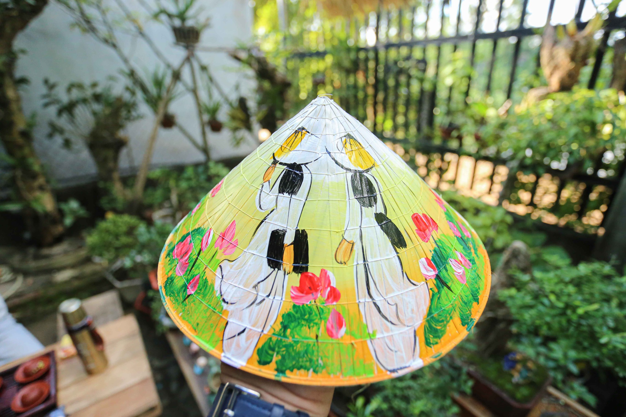 Biến nhà riêng thành điểm du lịch nhờ 'biệt tài' vẽ tranh lên nón lá Biến nhà riêng thành điểm du lịch nhờ 'biệt tài' vẽ tranh lên nón lá - ảnh 4