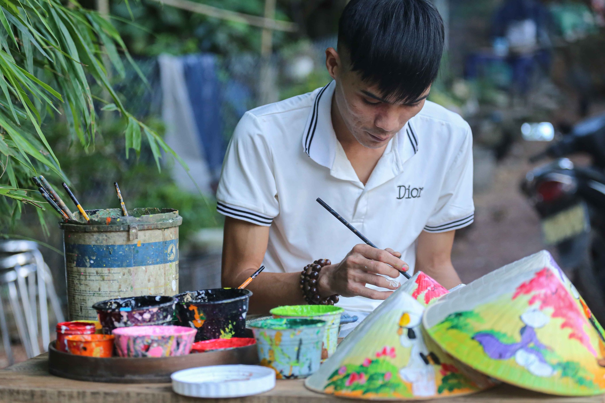 Biến nhà riêng thành điểm du lịch nhờ 'biệt tài' vẽ tranh lên nón lá Biến nhà riêng thành điểm du lịch nhờ 'biệt tài' vẽ tranh lên nón lá - ảnh 1