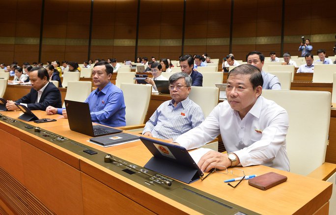 Quốc hội chốt tăng lương cơ sở lên 1,8 triệu đồng từ 1-7-2023 - Ảnh 1. Quốc hội chốt tăng lương cơ sở lên 1,8 triệu đồng từ 1-7-2023 - Ảnh 1.