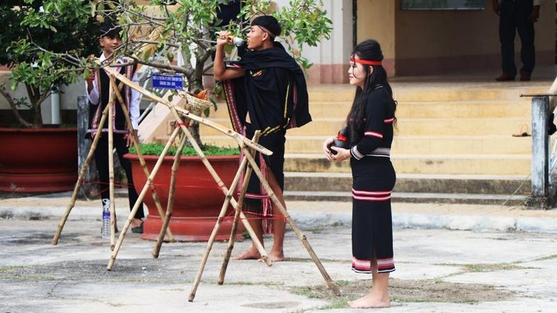 Giáo dục truyền thống, phát triển bản sắc dân tộc cho học sinh tại Kon Tum ảnh 2
