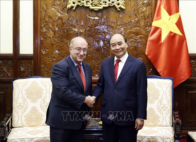 Chủ tịch nước Nguyễn Xuân Phúc tiếp Chủ tịch Tổ chức Hỗ trợ Đại học Thế giới Đức Chú thích ảnh